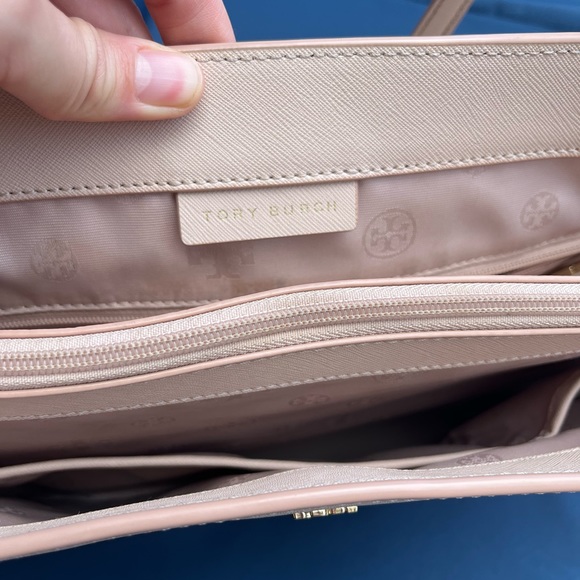 SOLD 🎉🎉Tory Burch tote - Picture 3 of 5